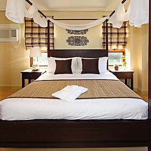 Crosswinds Resort Suites Tagaytay City Exterior photo