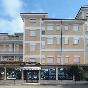 Hotel L'Aquila Pomezia Exterior photo