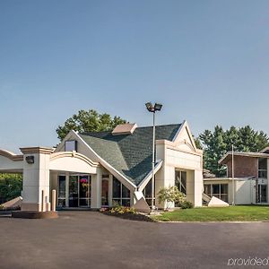 Rodeway Inn Greenfield Exterior photo