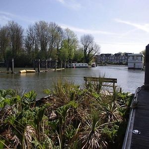 Hotel Luxury Classic French Motor Yacht Kingston upon Thames  Exterior photo