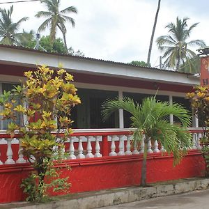Yogi'S Hostel Moyogalpa Exterior photo