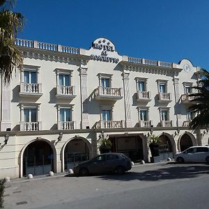 Hotel Al Boschetto Castel Volturno Exterior photo