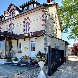 Logis Hotels Restaurant Le Dauphin Salbris Exterior photo