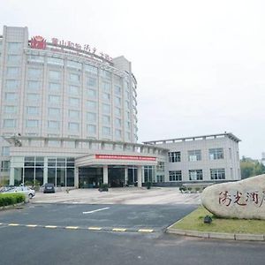 Grand Soluxe Hotel Montes Huang Exterior photo