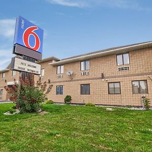 Motel 6-Windsor, On Exterior photo