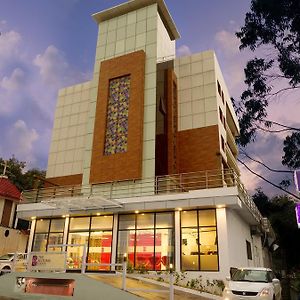 Hotel The Blooms Cochin Kochi Exterior photo