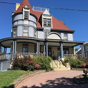 The Levi Deal Mansion Bed and Breakfast Meyersdale Exterior photo
