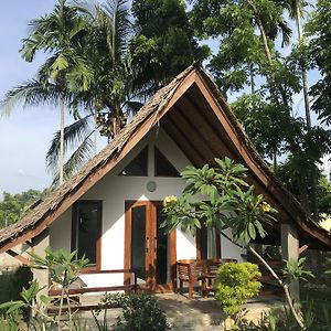 Villa Paradise Bukit Lawang Exterior photo