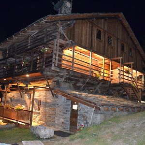 Hotel Frantze, Le Rascard 1721 Champoluc Exterior photo