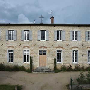 Le Cercle Chambres Climatisees Coligny Exterior photo