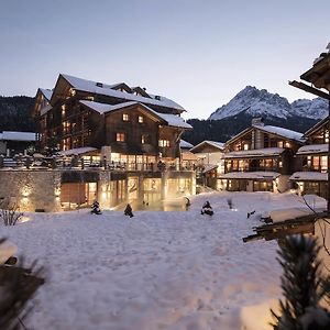 Post Alpina - Family Mountain Chalets San Candido Exterior photo