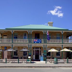 The Richmond Arms Hotel Exterior photo