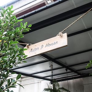 Aster 9 House Bed and Breakfast Bangkok Exterior photo