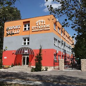 Hotel Airport Szálló Tokol Exterior photo