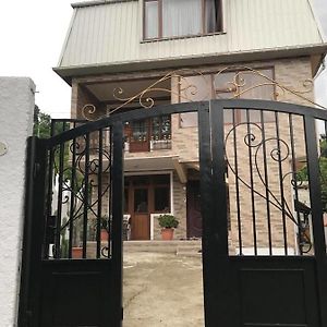 Lela'S Guest House Batumi Exterior photo