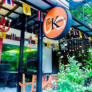 The Konnect Hotel Bangkok Exterior photo