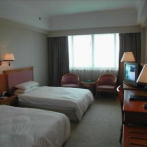 Media Tourism And Business Hotel Montes Huang Room photo