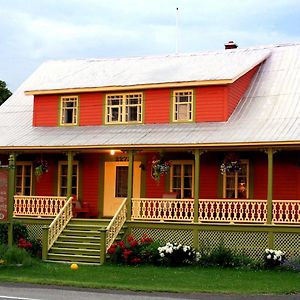 Gite de la Baie Hatée Bed and Breakfast Le Le Bic Exterior photo