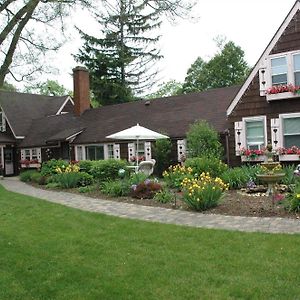 Lazy Cloud Bed and Breakfast Williams Bay Exterior photo