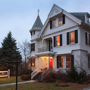 Lang House On Main Street Bed & Breakfast Bed and Breakfast Burlington Exterior photo