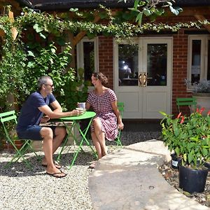 The Kingsley At Eversley Bed and Breakfast Exterior photo