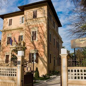 Boutique Hotel & Spa Villa Dei Platani Foligno Exterior photo