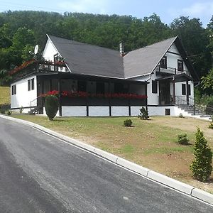 Hotel Penzion a Reštaurácia Hanišberg Krupina Exterior photo