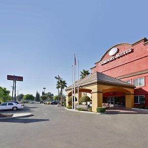 Comfort Suites Tulare Exterior photo