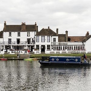 The Swan Hotel Staines-upon-Thames Exterior photo