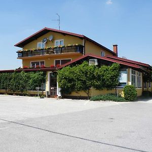 Hotel Gostilna Marta Oslusevci Exterior photo