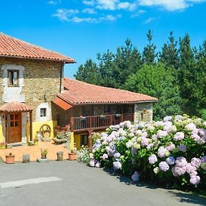 La AsturXana Hostal Malleza Exterior photo