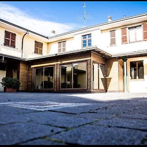 Hotel Manfredi Ristorante Con Alloggio Romentino Exterior photo