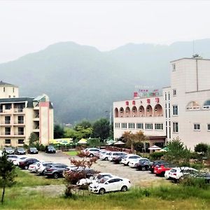 Hongcheon Resortel Exterior photo