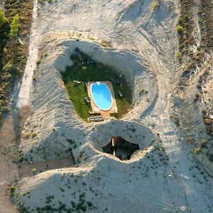 Hotel Cueva Tardienta Monegros Exterior photo