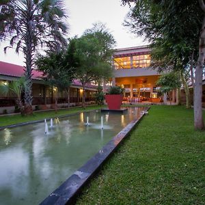 Cityblue Courtyard Hotel & Suites, Livingstone Exterior photo