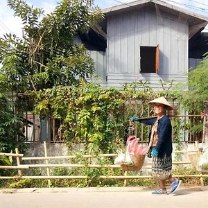 Vanpila Bed and Breakfast Savannakhet Exterior photo