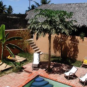Patio Dos Quintalinhos - Casa Di Gabriele Bed and Breakfast Isla de Mozambique Exterior photo