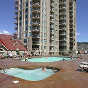 Sunset Waterfront Resort By Kelownacondorentals Exterior photo