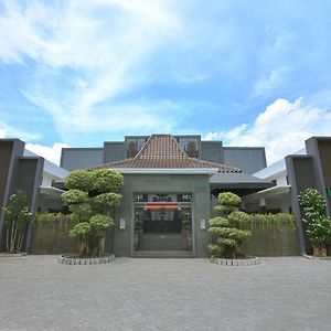 The Edwin Syariah Hotel Yogyakarta Exterior photo
