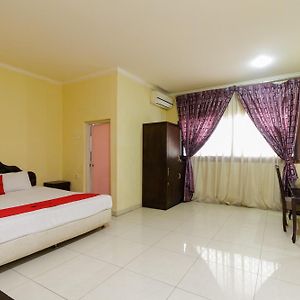 Hotel Reddoorz Near Pantai Padang Exterior photo