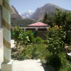 Four Seasons Guest House Hunza Karimabad  Exterior photo