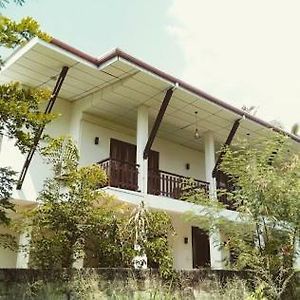 Hotel Balcony Rest Anuradhapura Exterior photo