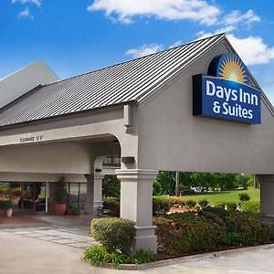 Days Inn & Suites By Wyndham Tyler Exterior photo