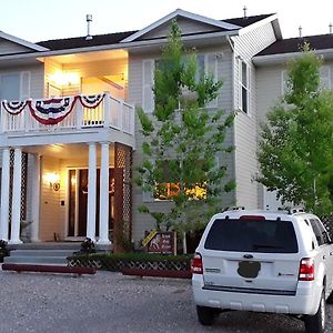 Lions Gate Manor Bed and Breakfast Lava Hot Springs Exterior photo