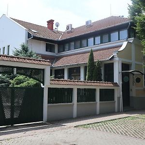 Hotel Szlovák Panzió Bekescsaba Exterior photo