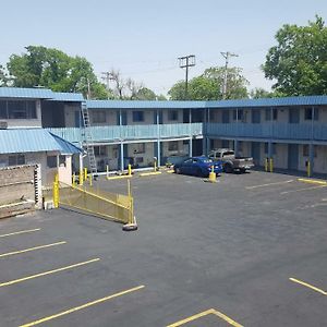 Guest Host Motel St. Louis Exterior photo