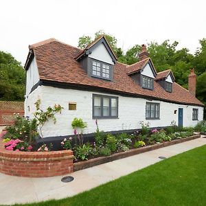 The Dog And Badger Bed and Breakfast Marlow  Exterior photo