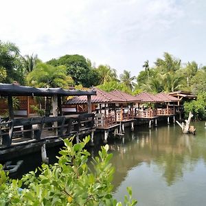 Baanmai Resort Rayong Exterior photo