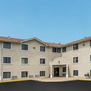 Hotel Super 8 By Wyndham Bridgeton/Arpt/St Louis Area Exterior photo