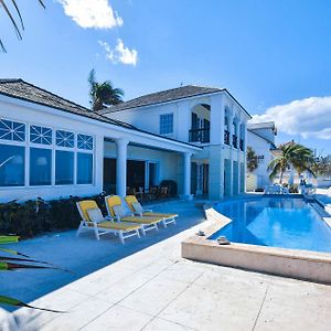 La Mouette Cable Beach Bahamian Villa Nasáu Exterior photo